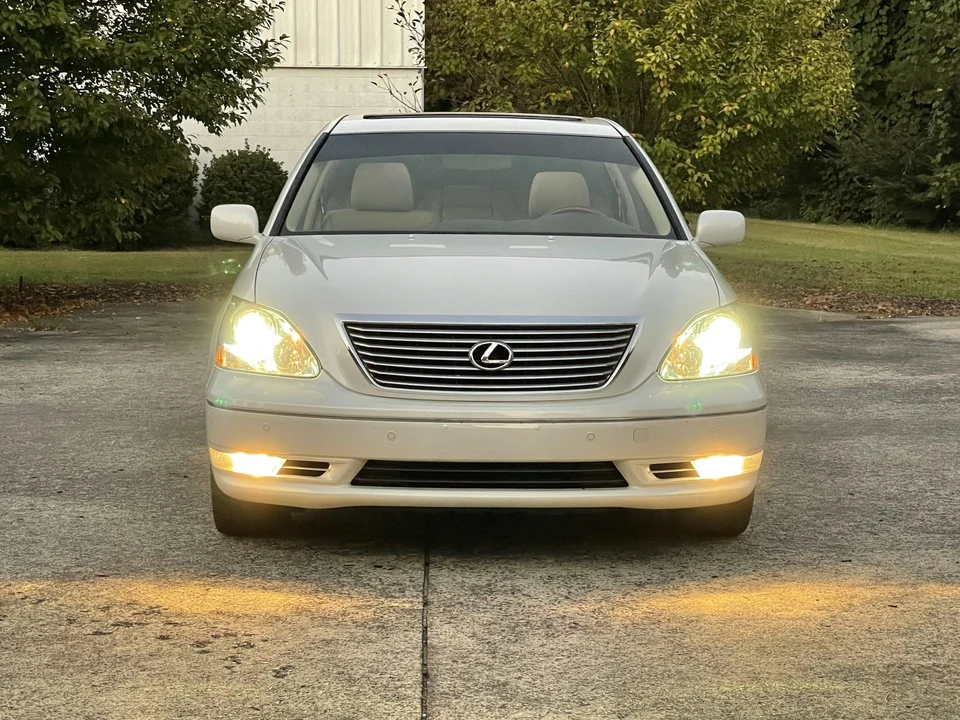 2004 Lexus LS 3rd Gen - Image 21 of 31