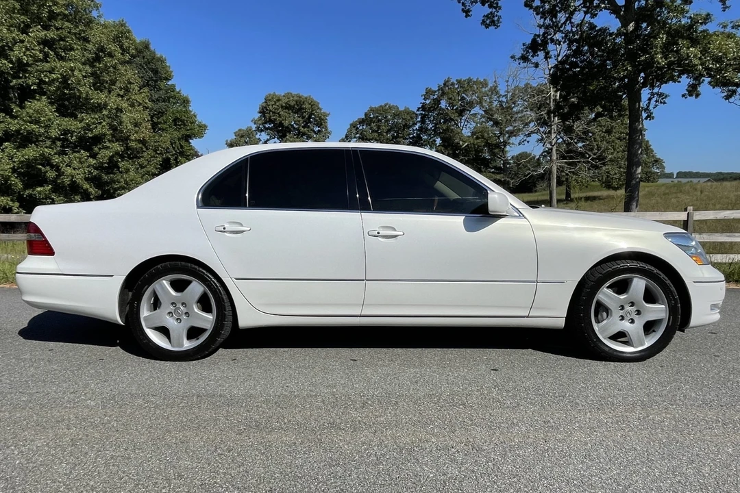 2004 Lexus LS 3rd Gen - Image 14 of 31