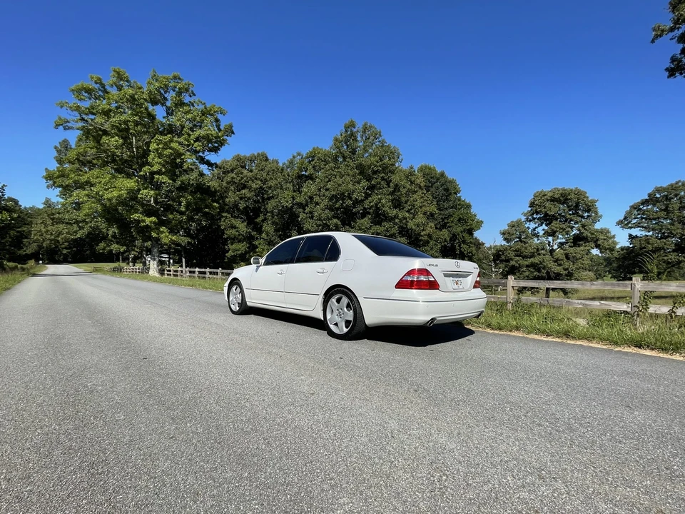 2004 Lexus LS 3rd Gen - Image 8 of 31