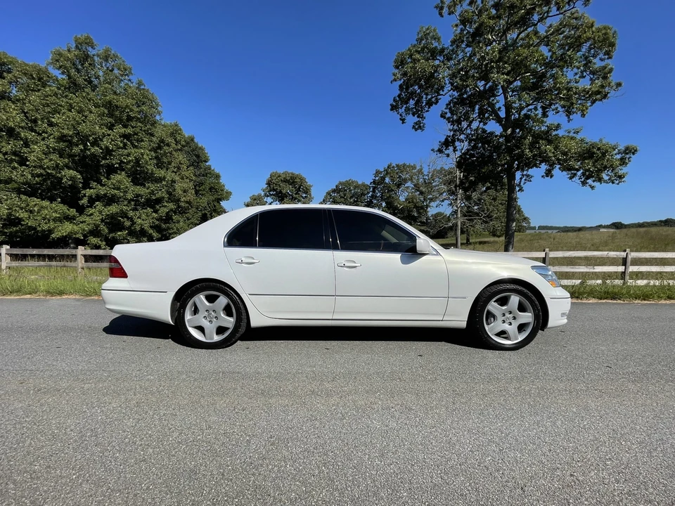 2004 Lexus LS 3rd Gen - Image 13 of 31
