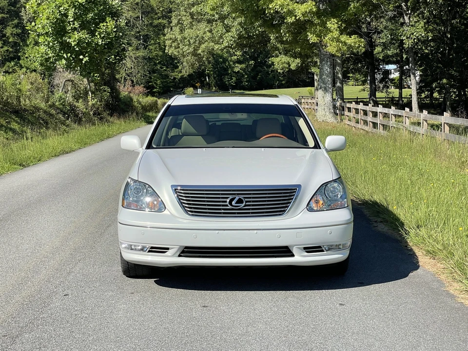 2004 Lexus LS 3rd Gen - Image 17 of 31