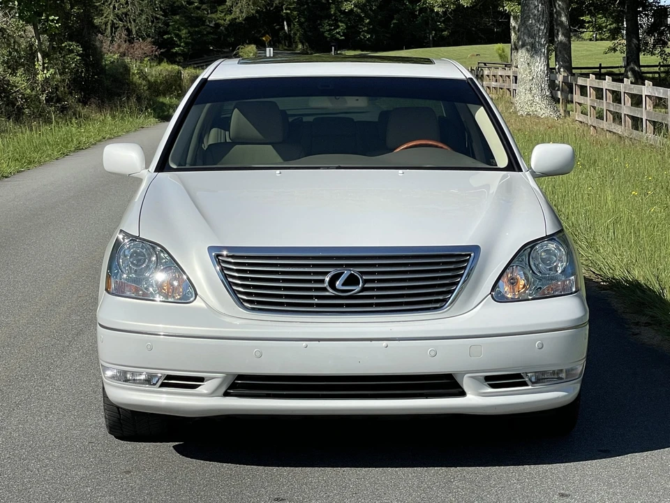 2004 Lexus LS 3rd Gen - Image 18 of 31