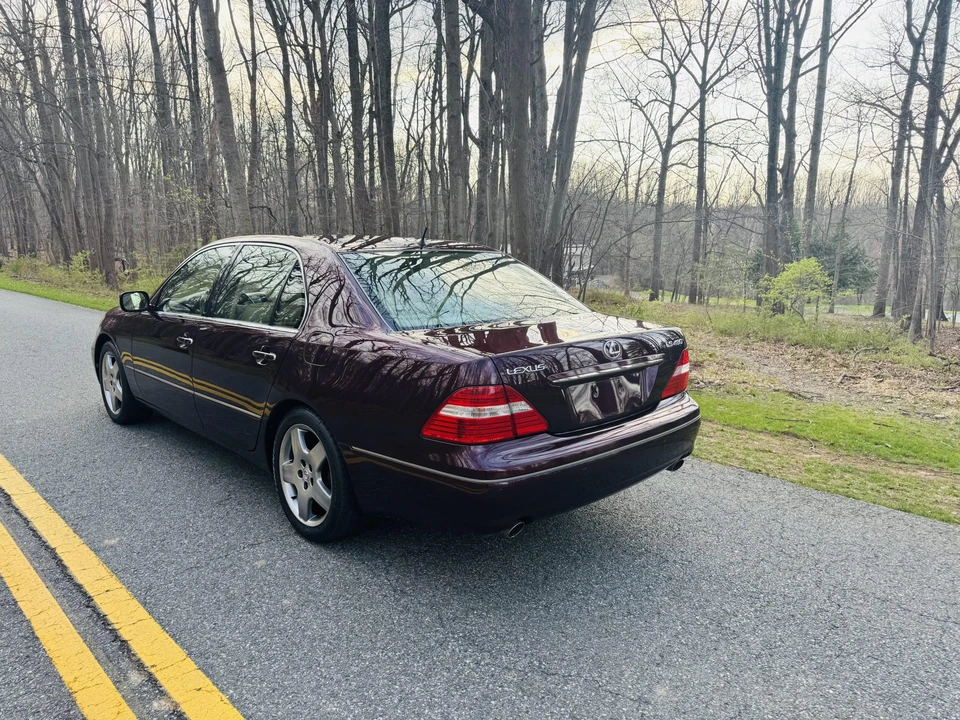 2004 Lexus LS 3rd Gen - Image 24 of 31