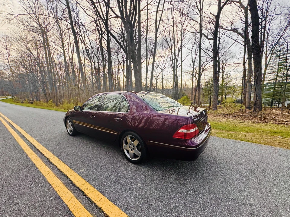 2004 Lexus LS 3rd Gen - Image 23 of 31