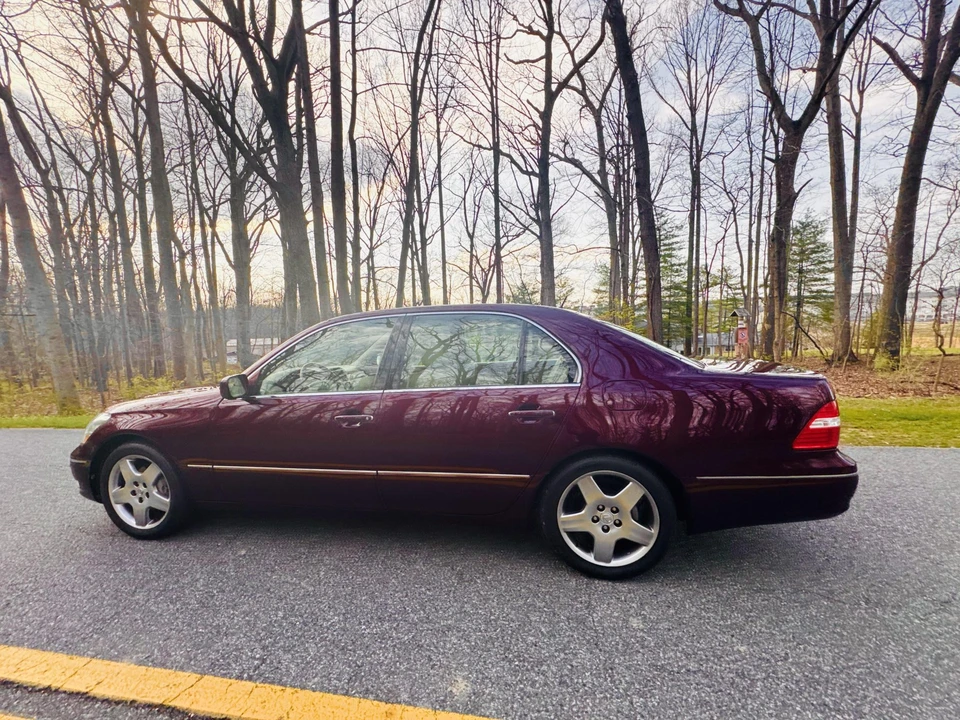 2004 Lexus LS 3rd Gen - Image 22 of 31