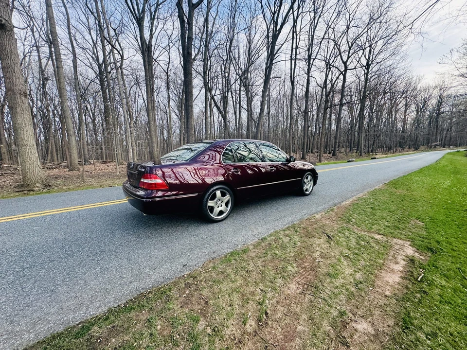 2004 Lexus LS 3rd Gen - Image 29 of 31