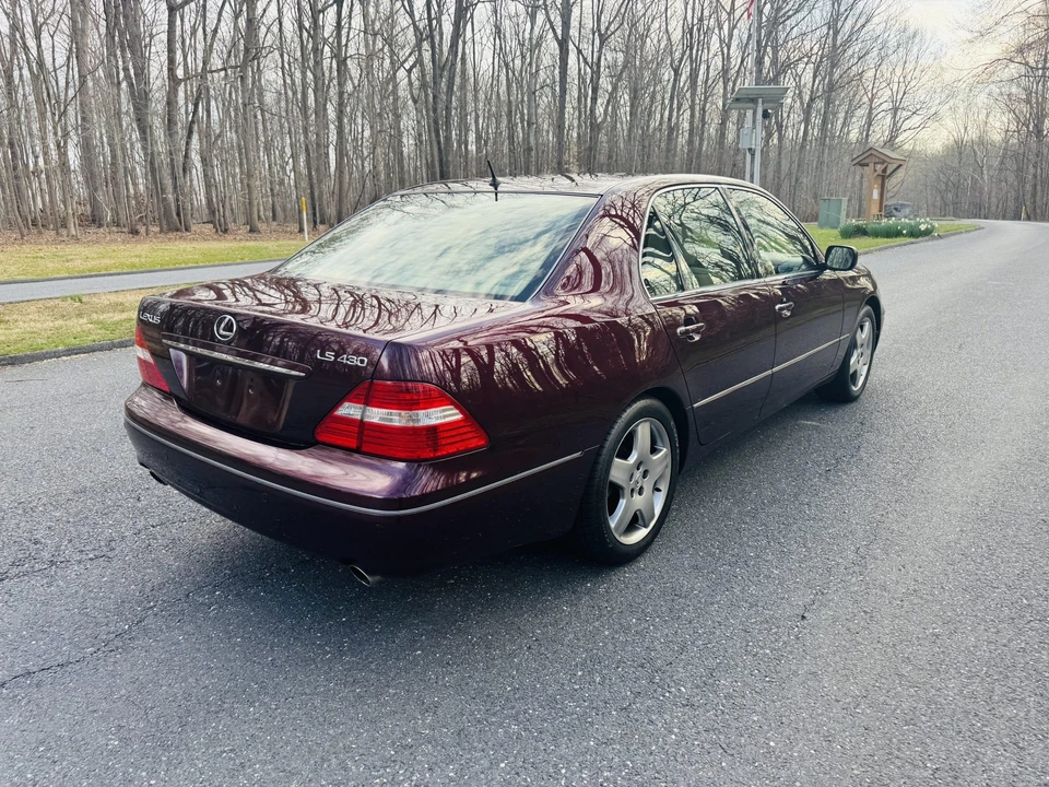 2004 Lexus LS 3rd Gen - Image 12 of 31