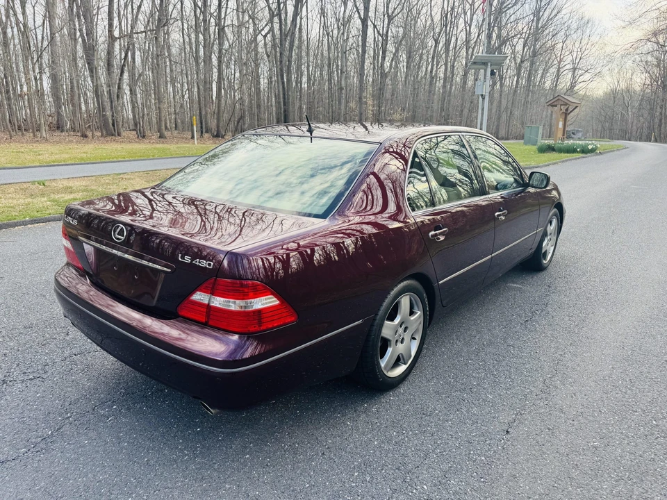 2004 Lexus LS 3rd Gen - Image 13 of 31
