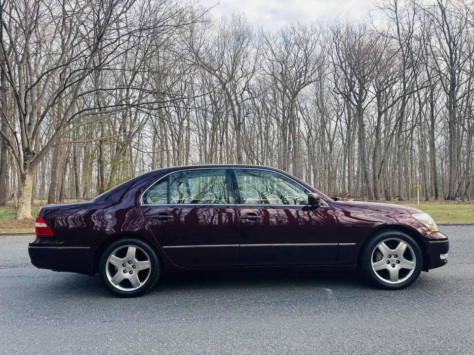 2004 Lexus LS 3rd Gen - Image 9 of 31