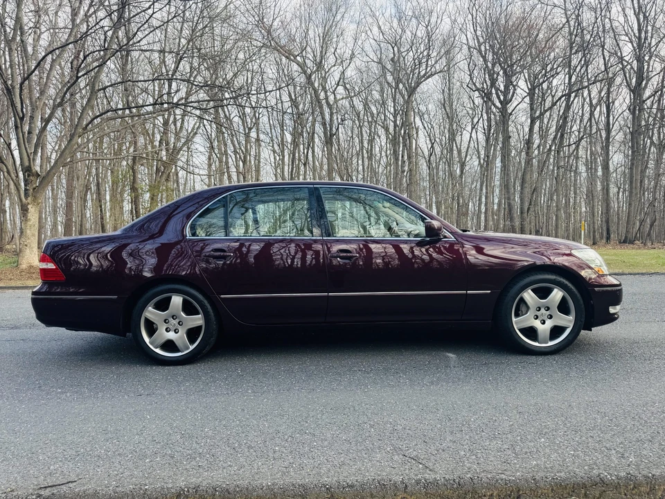 2004 Lexus LS 3rd Gen - Image 11 of 31