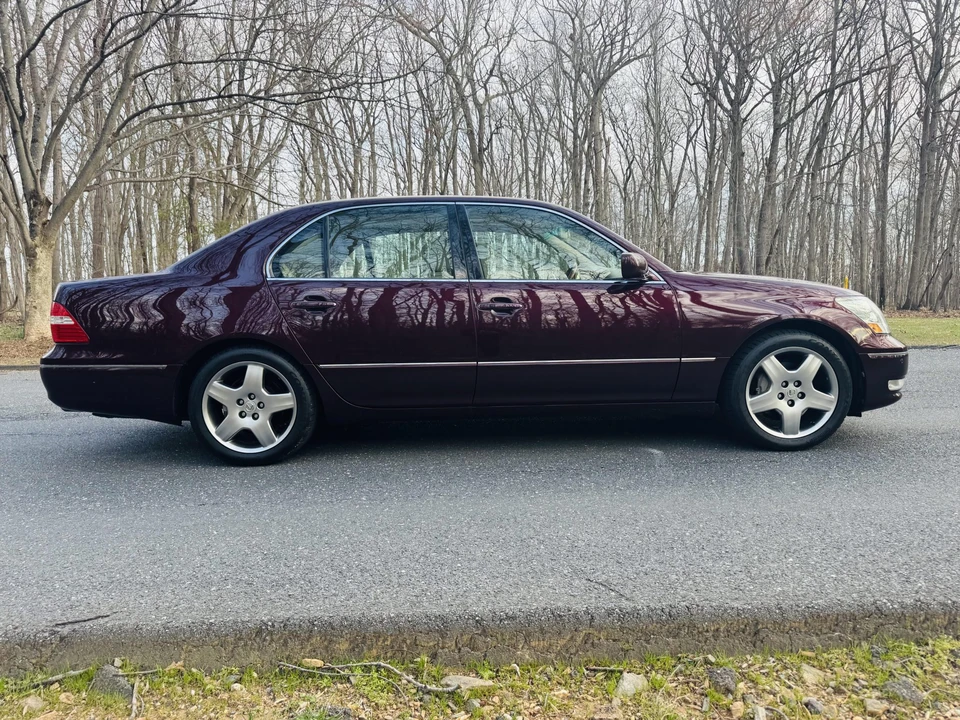 2004 Lexus LS 3rd Gen - Image 10 of 31