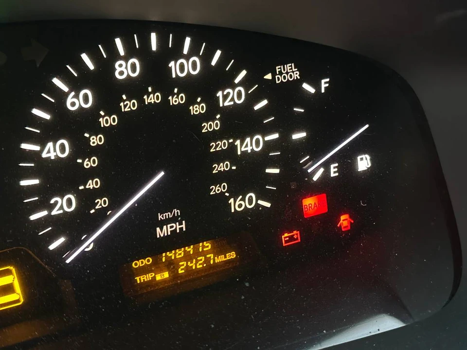 2004 Lexus LS 3rd Gen - Image 18 of 20