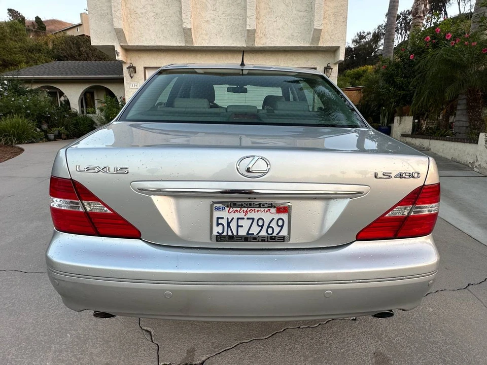 2004 Lexus LS 3rd Gen - Image 5 of 20