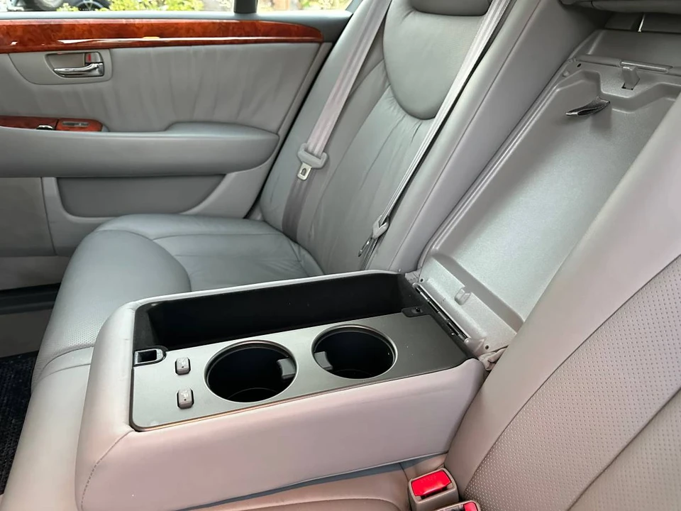 2004 Lexus LS 3rd Gen - Image 15 of 20