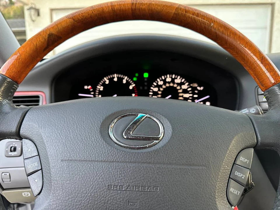 2004 Lexus LS 3rd Gen - Image 17 of 20
