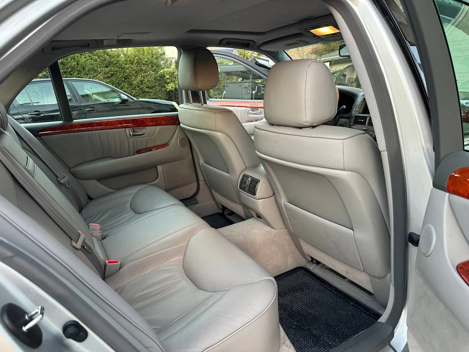 2004 Lexus LS 3rd Gen - Image 13 of 20
