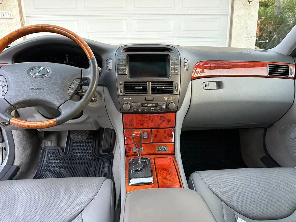 2004 Lexus LS 3rd Gen - Image 16 of 20