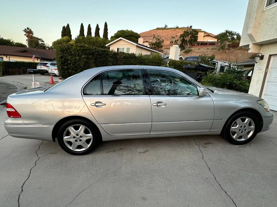 2004 Lexus LS 3rd Gen - Image 8 of 20