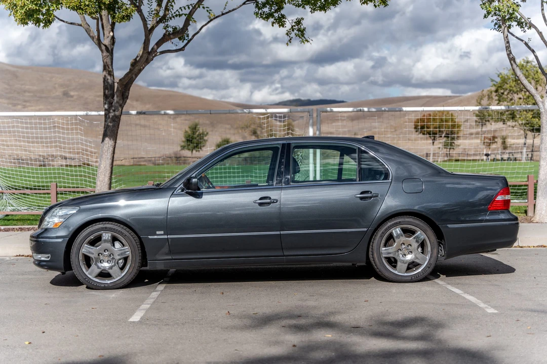 2004 Lexus LS 3rd Gen - Image 18 of 31