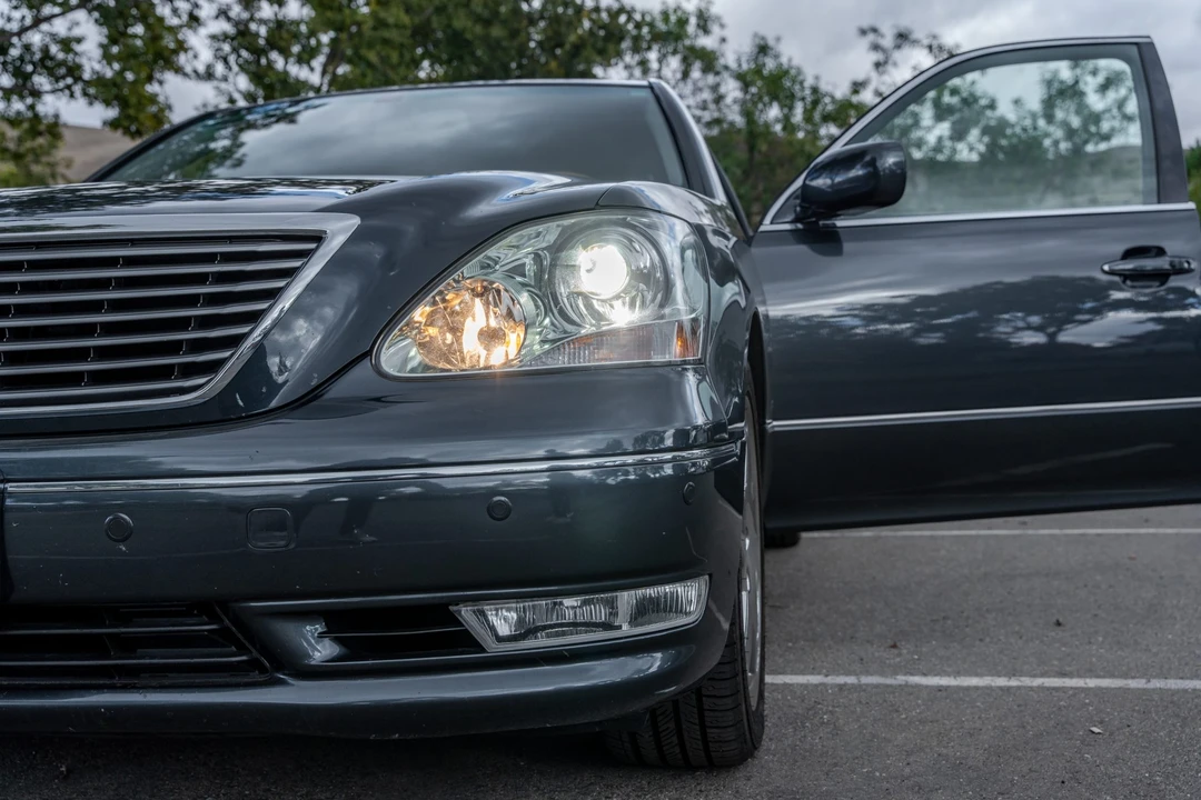 2004 Lexus LS 3rd Gen - Image 28 of 31