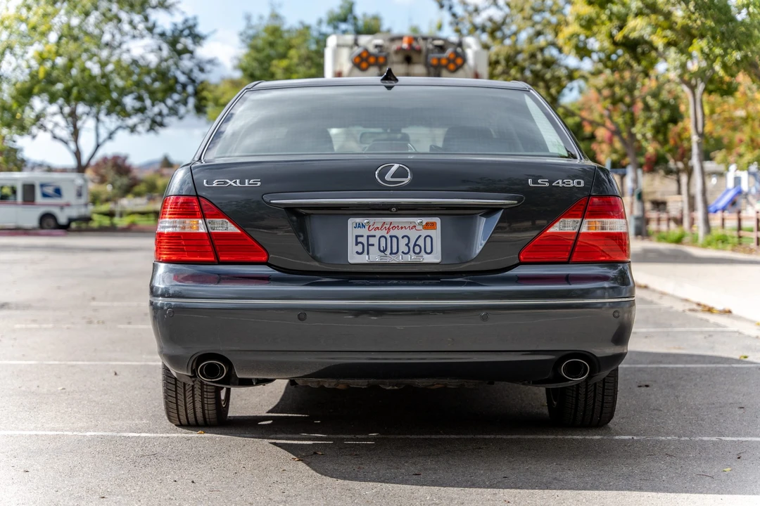 2004 Lexus LS 3rd Gen - Image 16 of 31