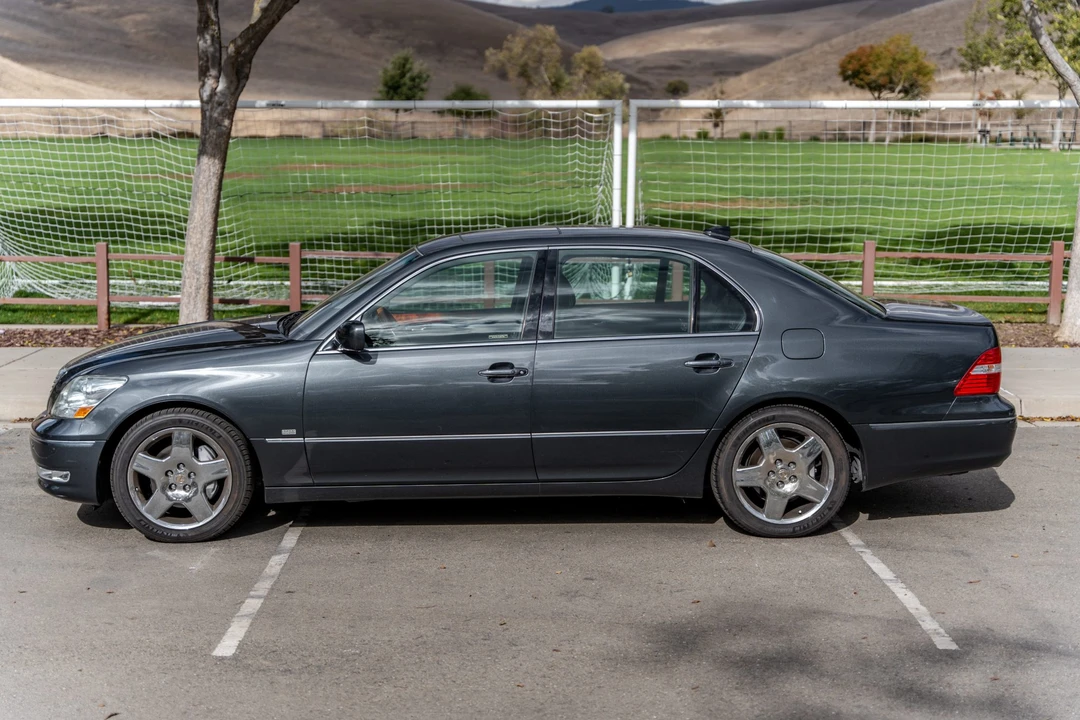 2004 Lexus LS 3rd Gen - Image 2 of 31