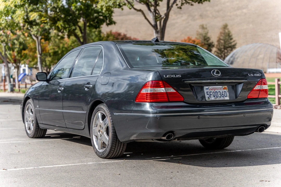 2004 Lexus LS 3rd Gen - Image 17 of 31