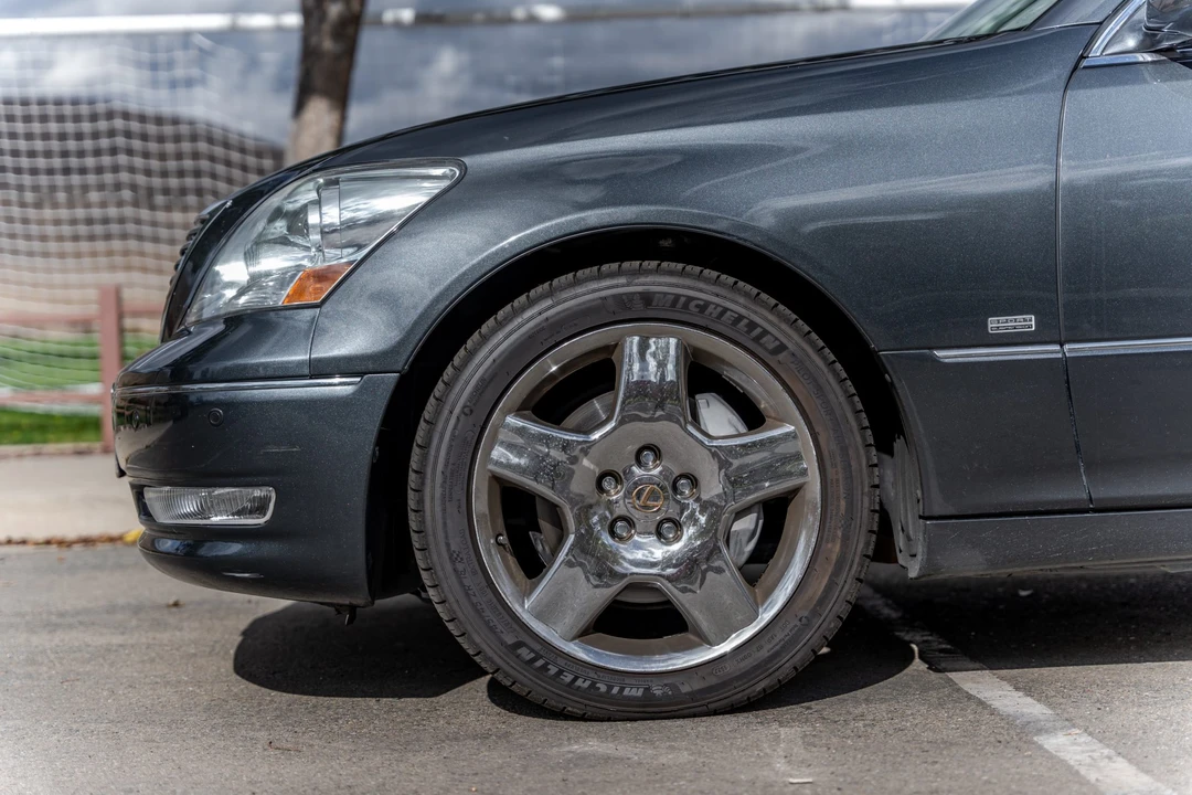 2004 Lexus LS 3rd Gen - Image 24 of 31