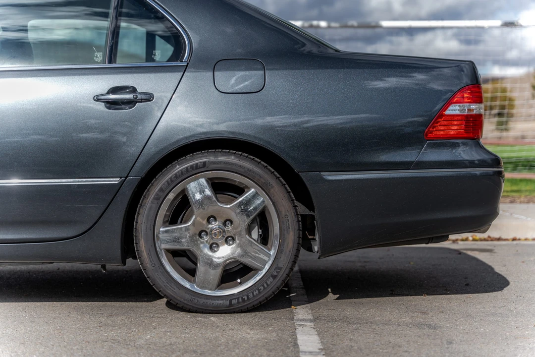 2004 Lexus LS 3rd Gen - Image 21 of 31