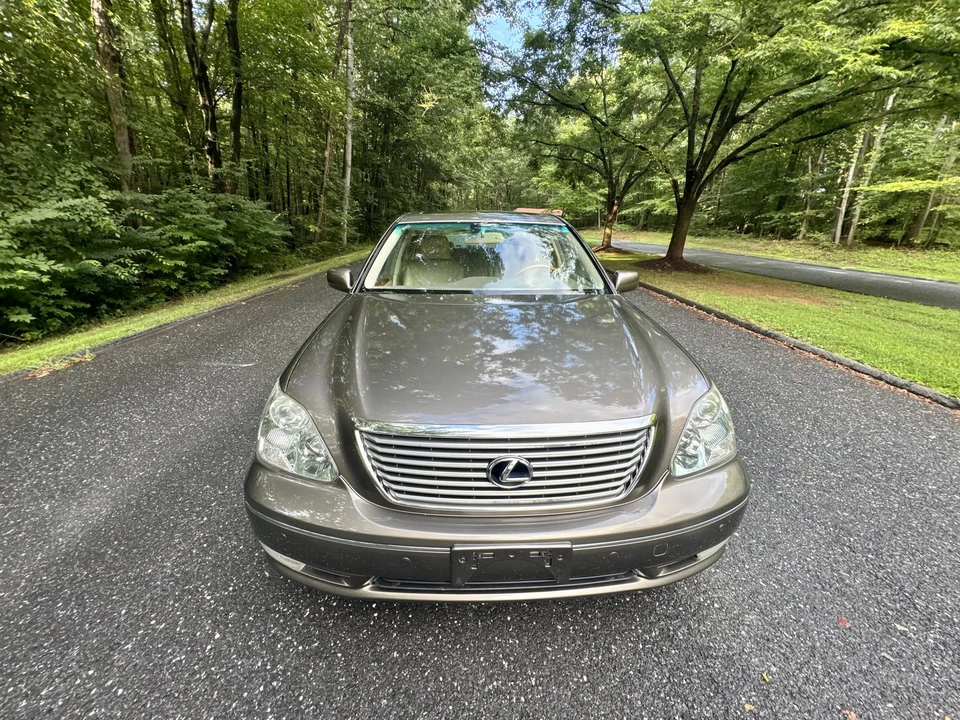 2004 Lexus LS 3rd Gen - Image 9 of 31