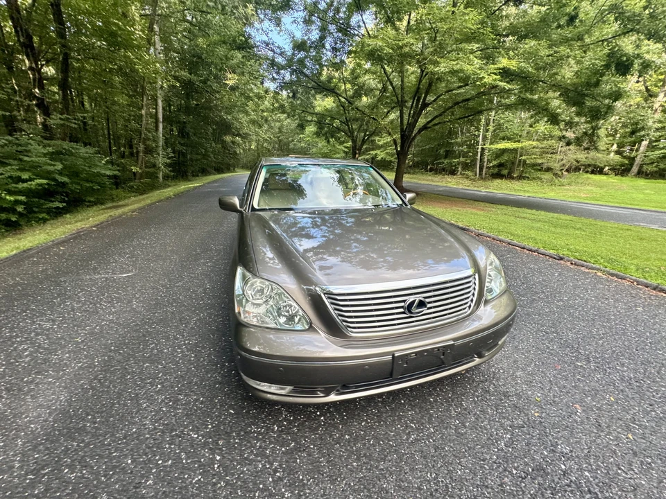 2004 Lexus LS 3rd Gen - Image 11 of 31