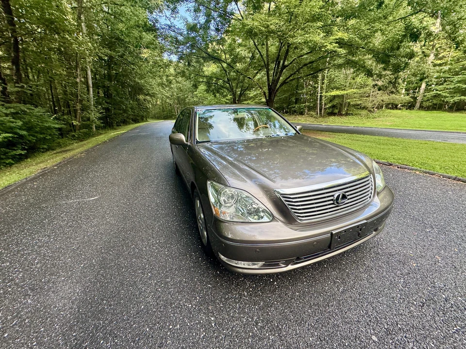 2004 Lexus LS 3rd Gen - Image 12 of 31