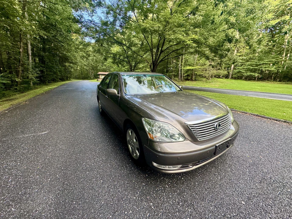 2004 Lexus LS 3rd Gen - Image 13 of 31