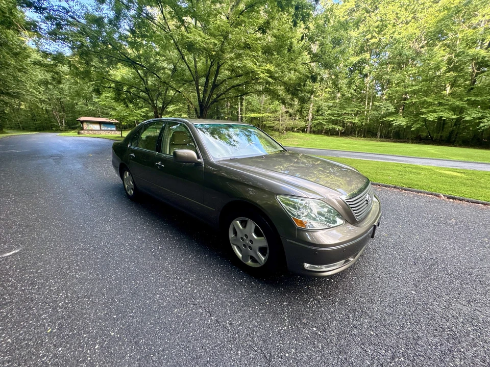 2004 Lexus LS 3rd Gen - Image 15 of 31