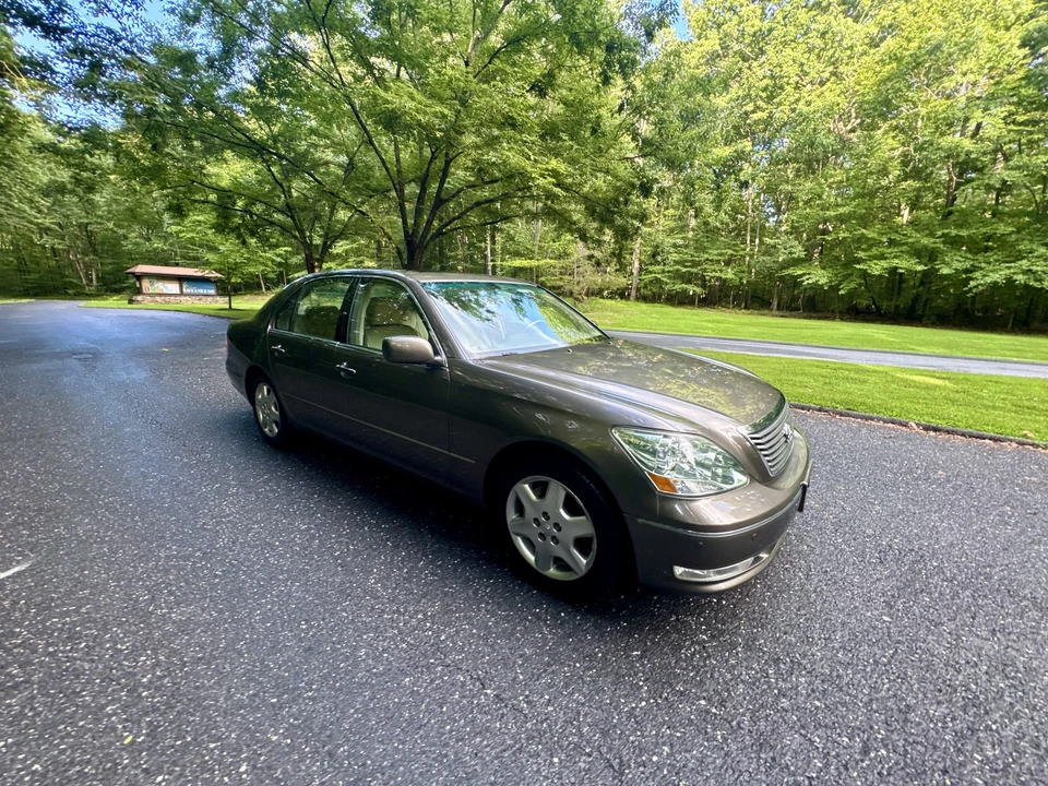 2004 Lexus LS 3rd Gen - Image 16 of 31