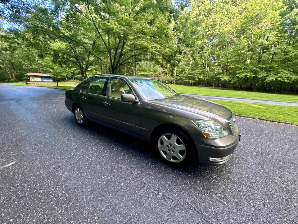 2004 Lexus LS 3rd Gen - Image 17 of 31