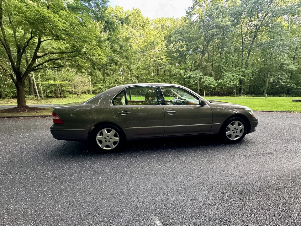 2004 Lexus LS 3rd Gen - Image 20 of 31
