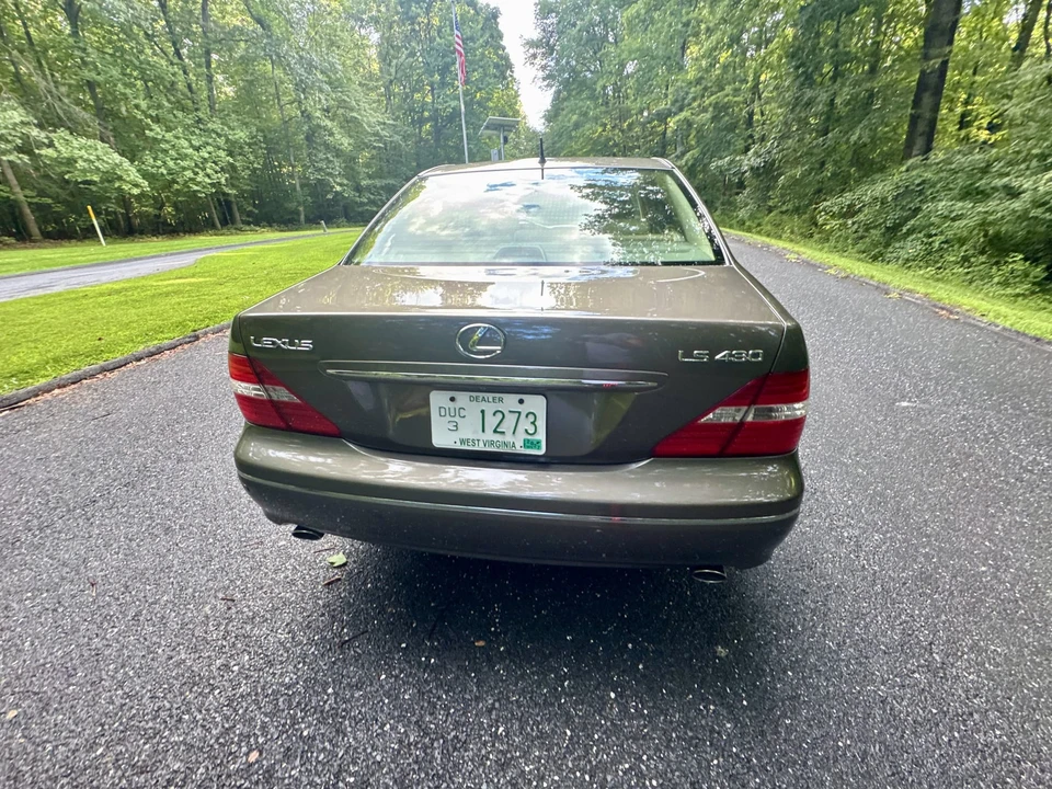 2004 Lexus LS 3rd Gen - Image 24 of 31