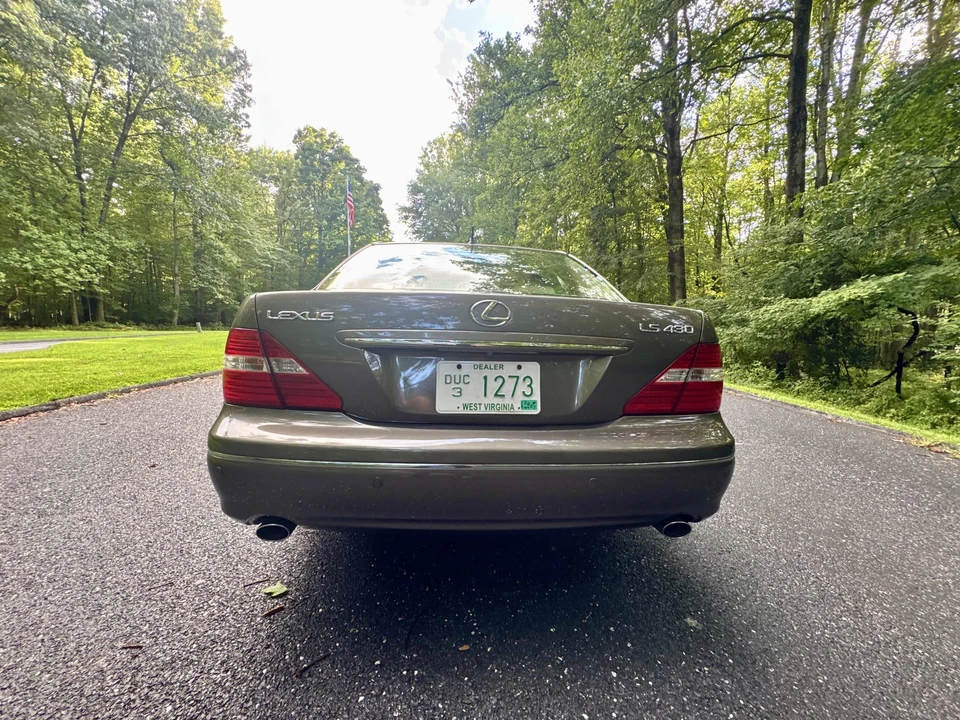2004 Lexus LS 3rd Gen - Image 26 of 31