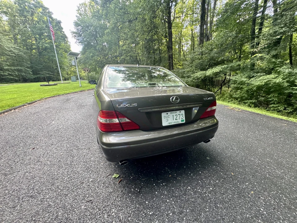 2004 Lexus LS 3rd Gen - Image 27 of 31