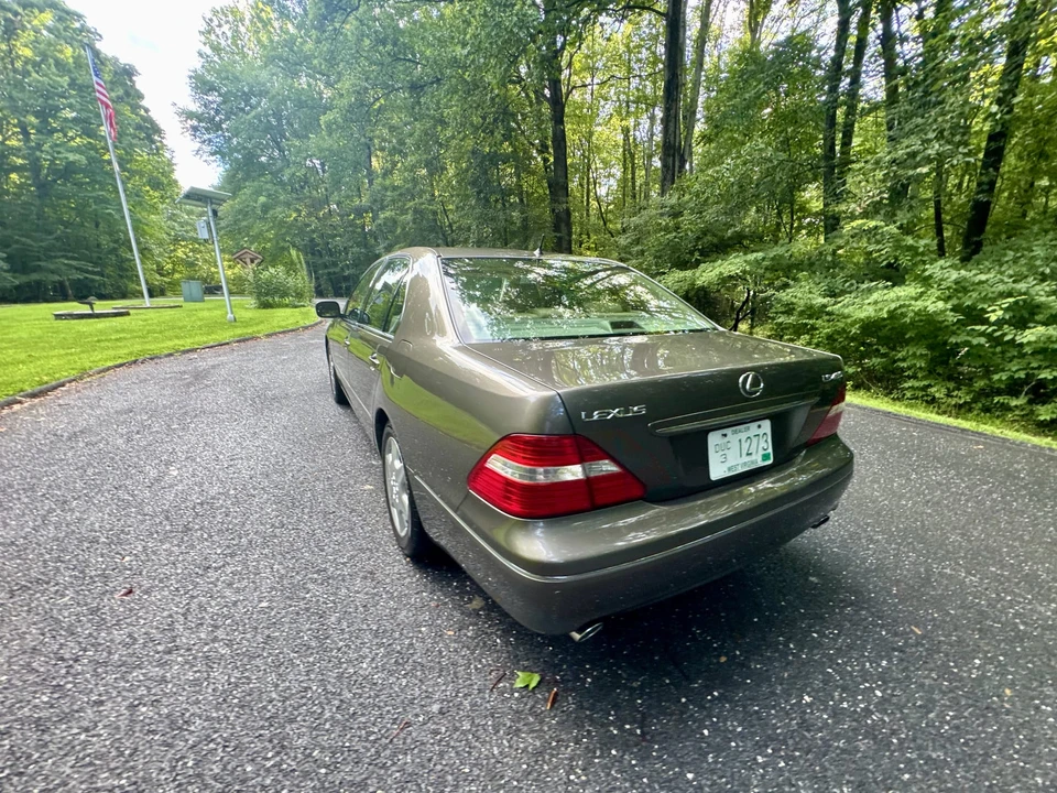2004 Lexus LS 3rd Gen - Image 28 of 31