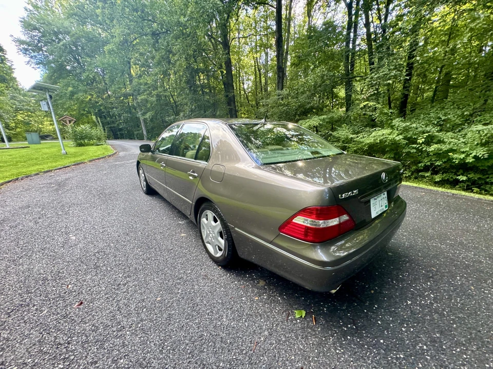 2004 Lexus LS 3rd Gen - Image 29 of 31