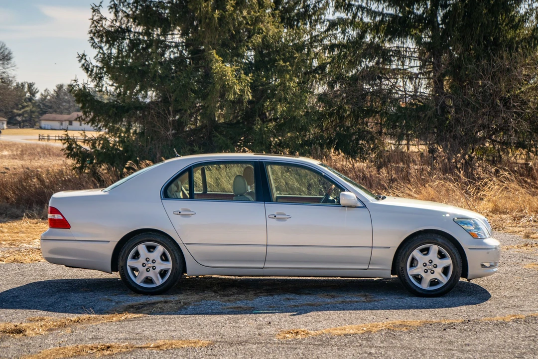 2004 Lexus LS 3rd Gen - Image 28 of 31