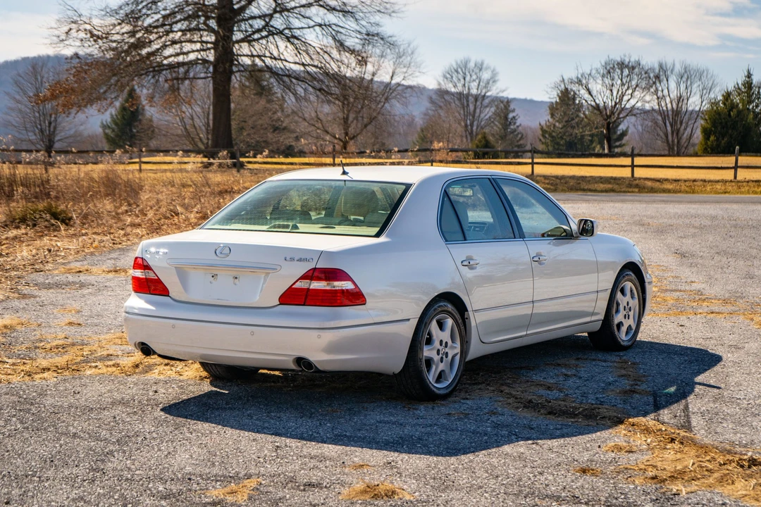 2004 Lexus LS 3rd Gen - Image 23 of 31