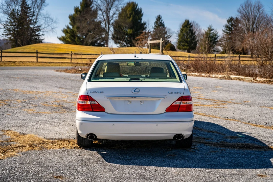 2004 Lexus LS 3rd Gen - Image 16 of 31