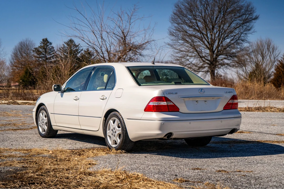 2004 Lexus LS 3rd Gen - Image 12 of 31