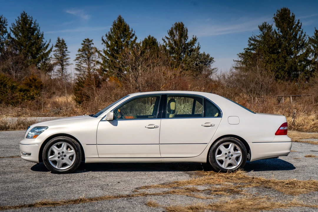 2004 Lexus LS 3rd Gen - Image 11 of 31