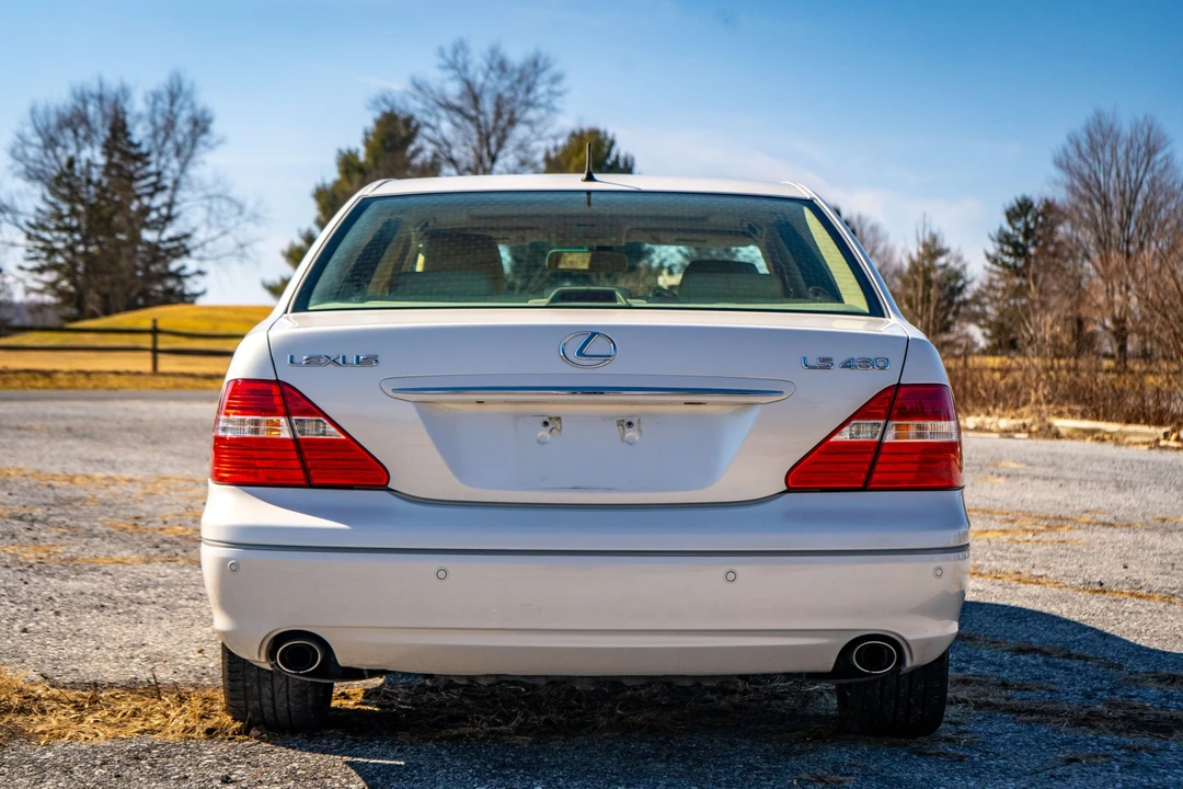 2004 Lexus LS 3rd Gen - Image 17 of 31