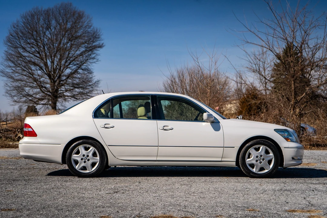 2004 Lexus LS 3rd Gen - Image 26 of 31
