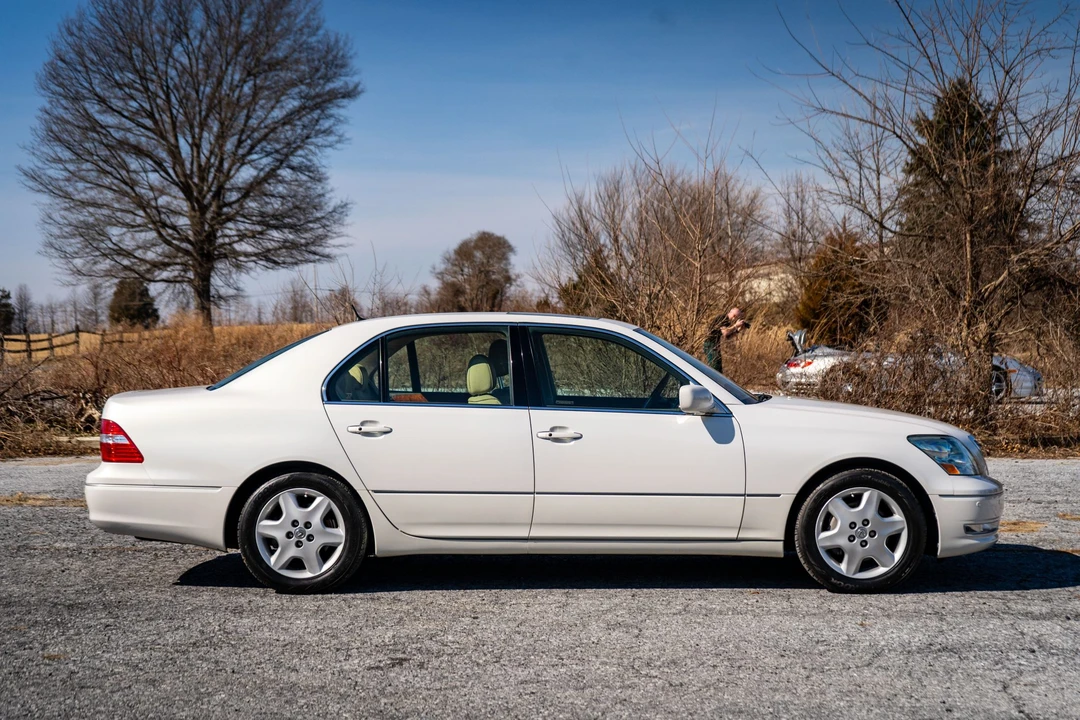 2004 Lexus LS 3rd Gen - Image 25 of 31